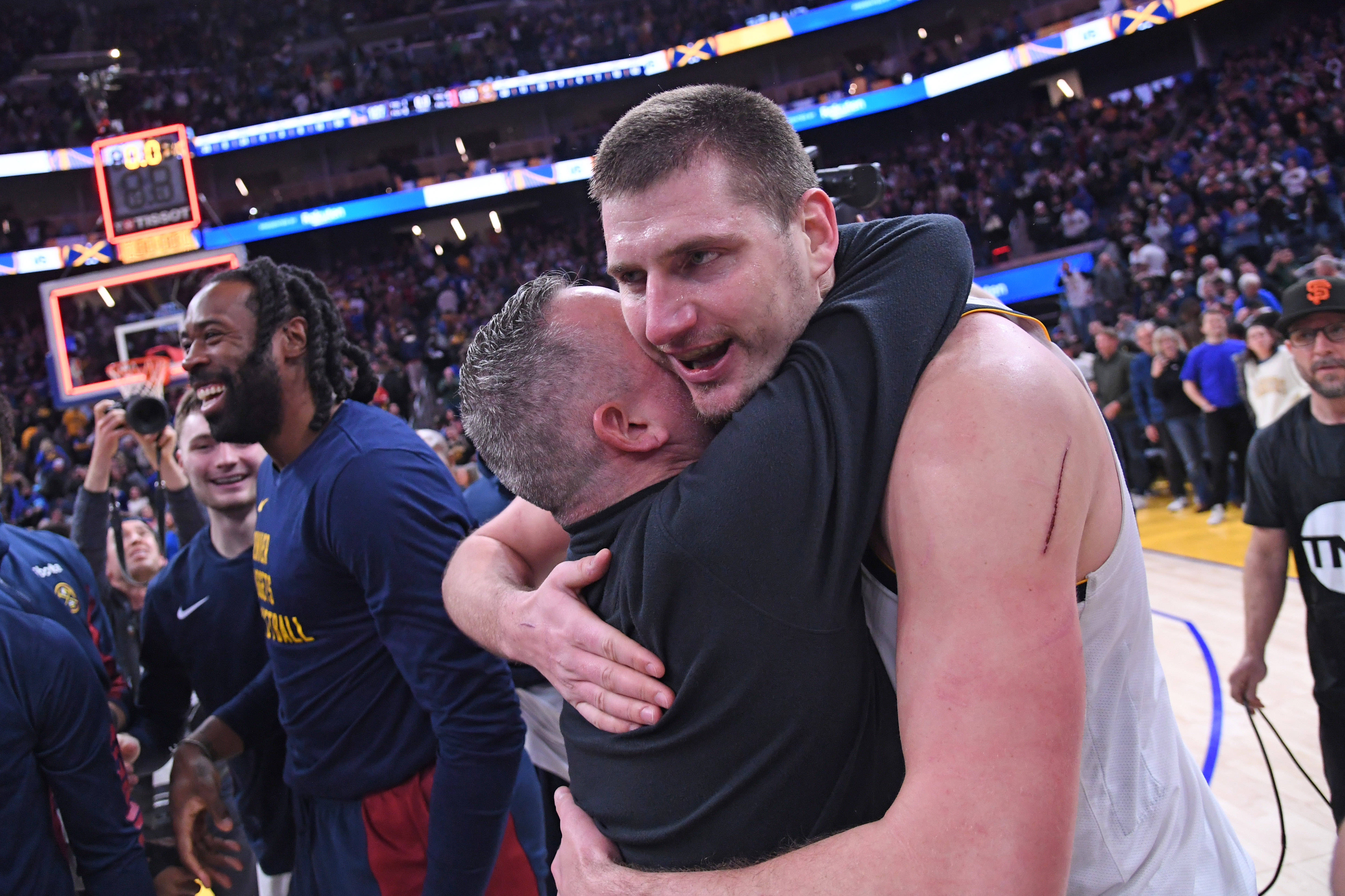 德罗巴重要时刻战术调整，掘金带队取胜！(德罗巴代表哪个国家)