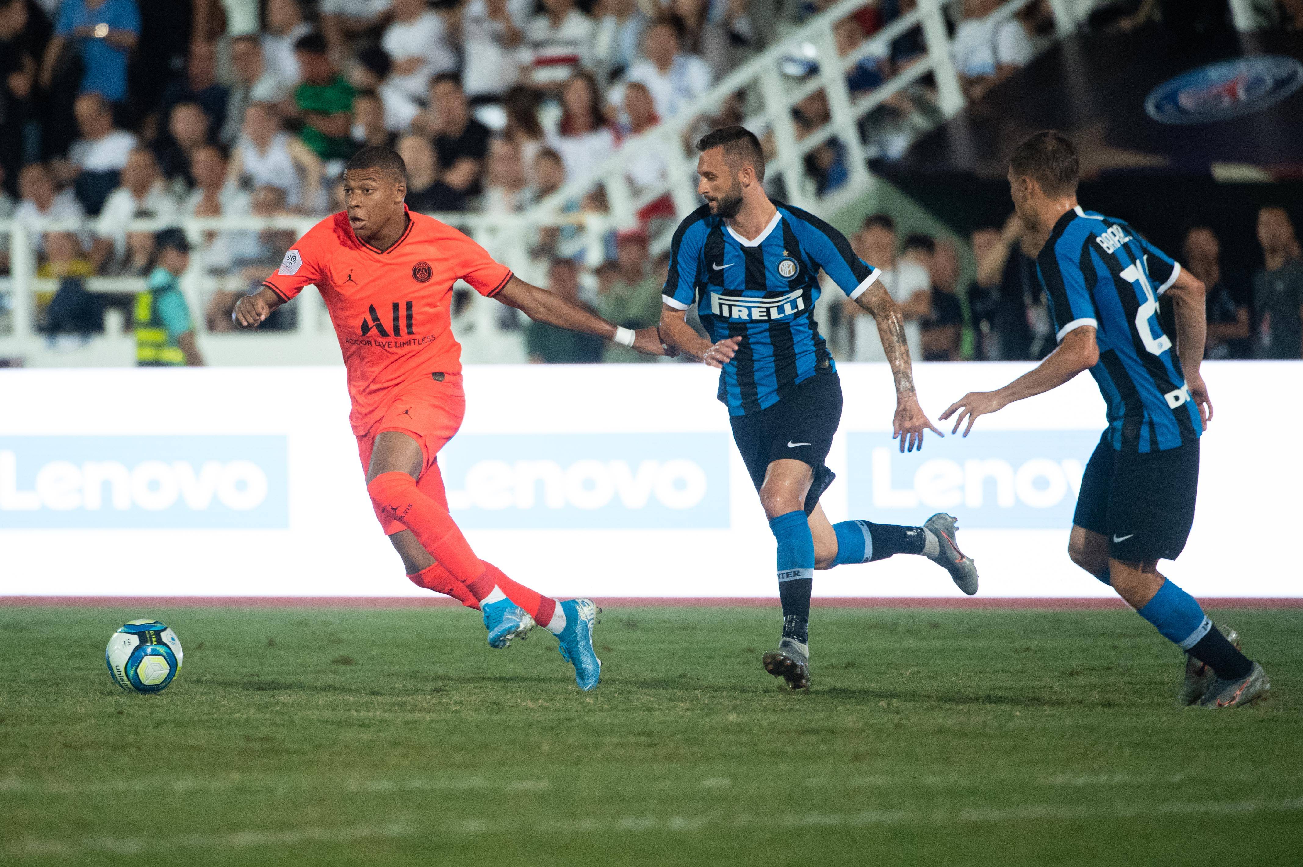 包含内马尔连续三场比赛得分超过比赛局势复杂，拜仁不断突破！的词条