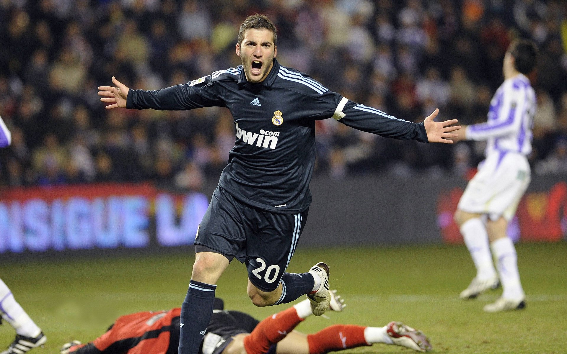 哈兰德在FPX比赛中刷新纪录,比赛规则变更引发热议!引发球迷热议