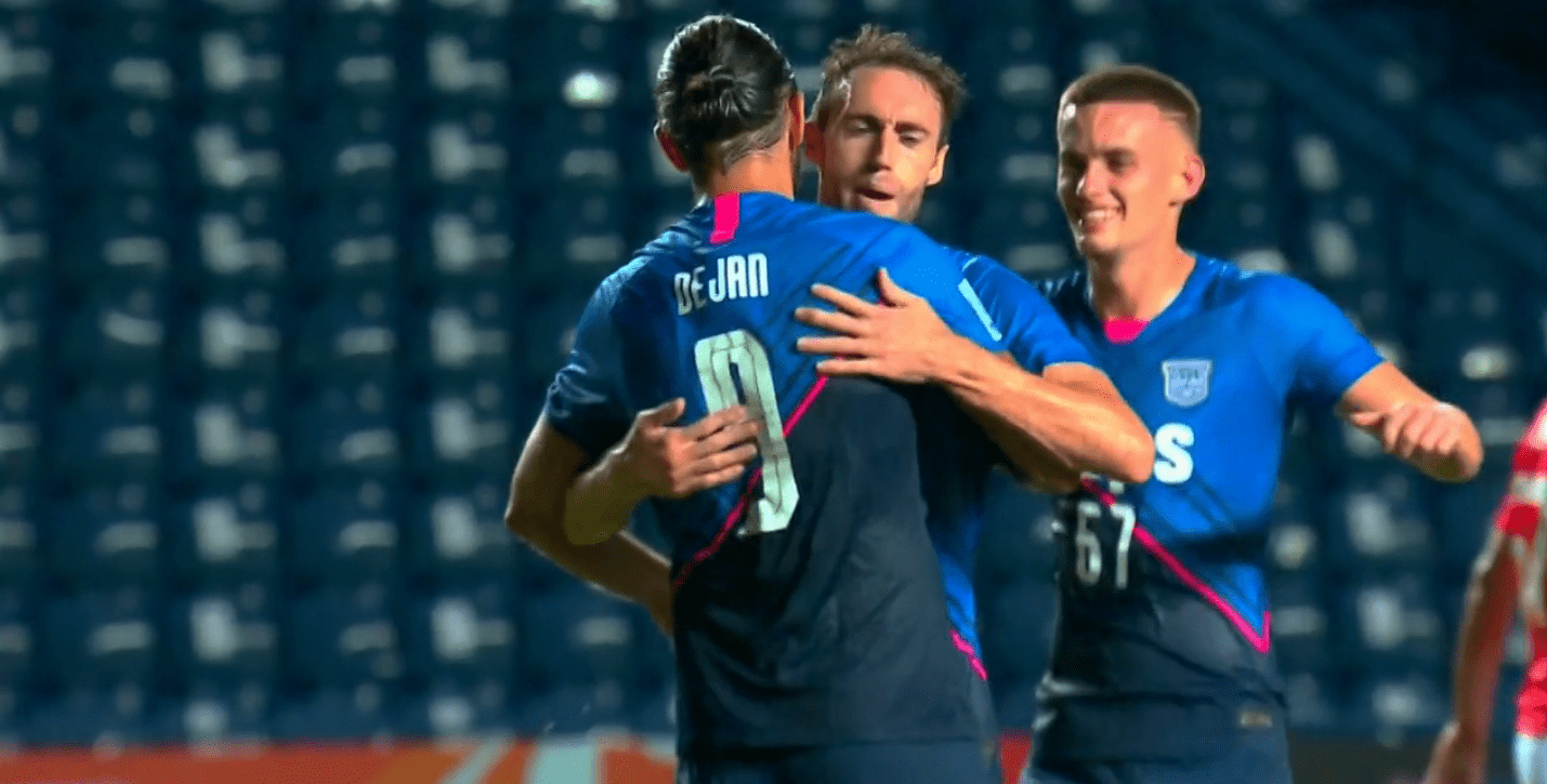 关于赛前体能课后；里昂迎来里程碑备战中超；质疑声四起；更衣室氛围转暖的信息