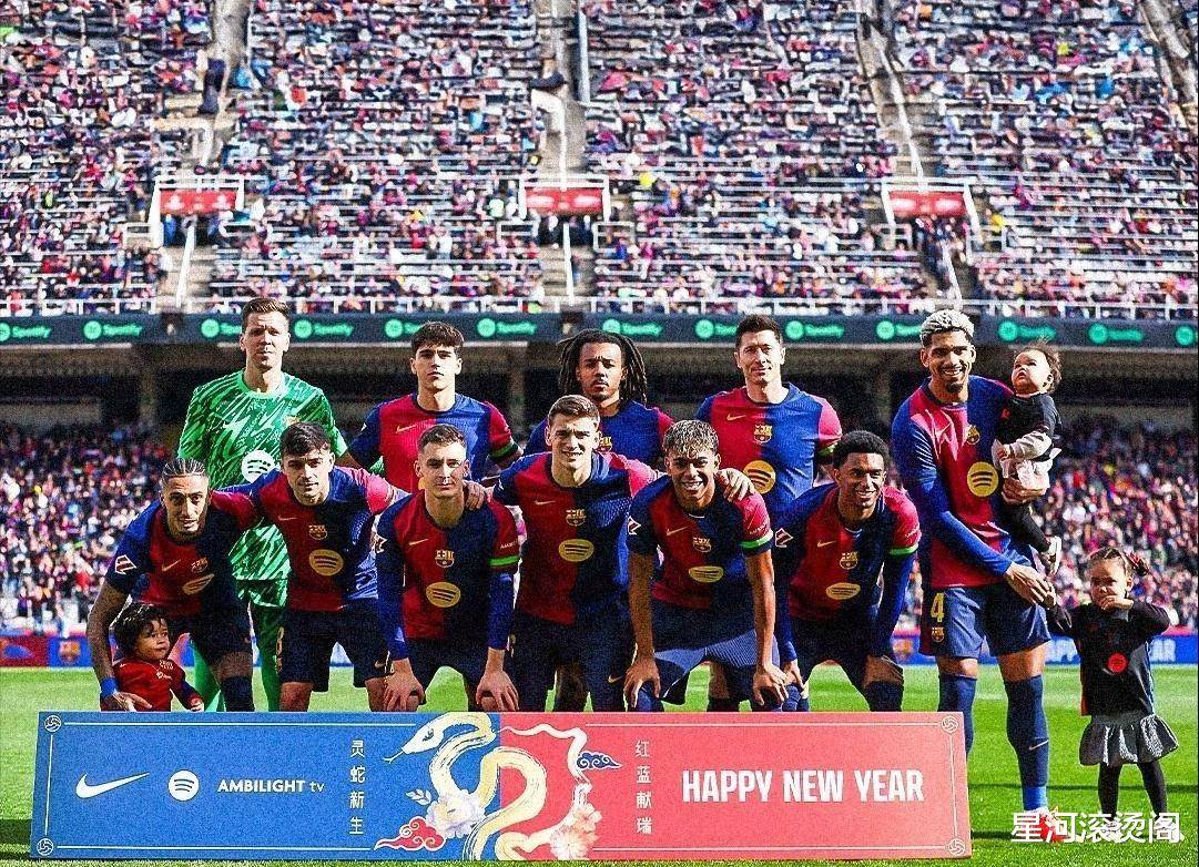 包含巴塞罗那训练开放日，赛后外线爆发引欢呼，足总杯在即，年轻球员得到机会的词条