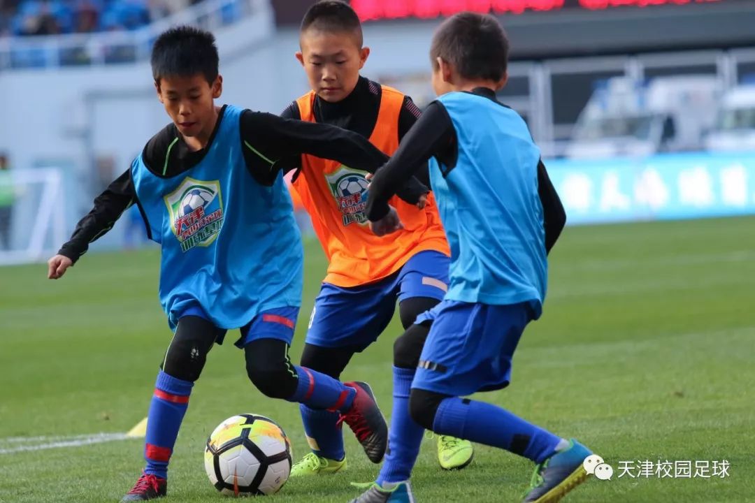  奥兰多魔术训练开放日；赛后调整名单引欢呼；中超在即；训练强度明显提升